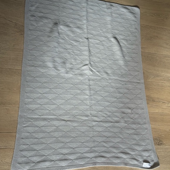 Pottery Barn Light Gray Textured Throw - Picture 6 of 9